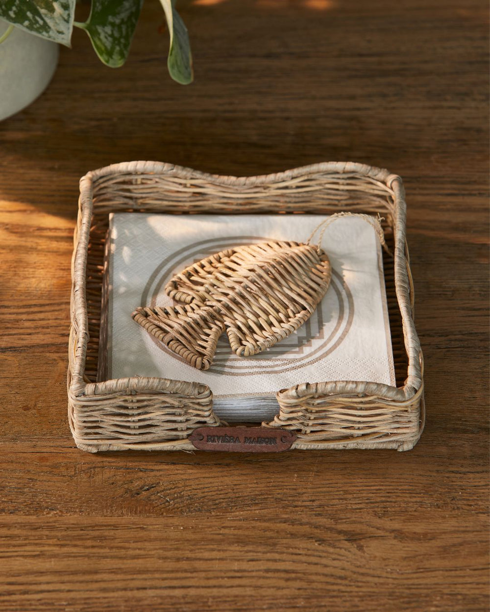 Serviettenhalter mit Rattan Fisch von Rivièra Maison.