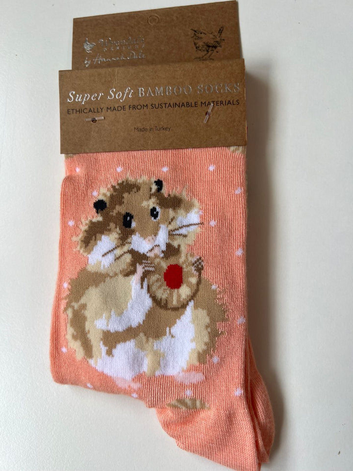 Socken Hamster von Wrendale Designs