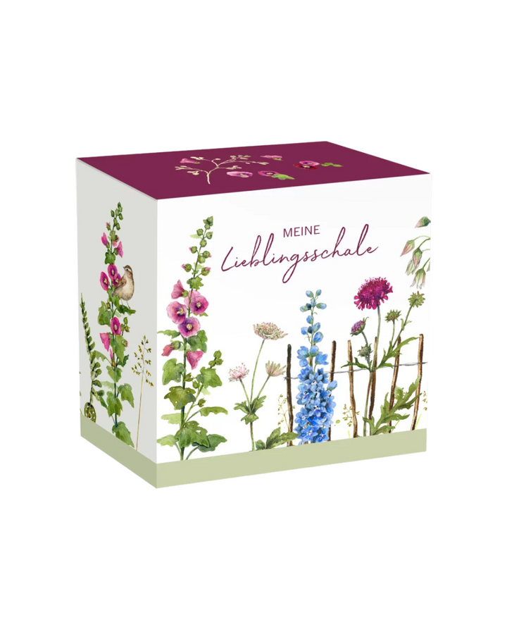 Geschenkverpackung der Müslischale Stockrosen mit blühenden Sommerblumen von Daniela Drescher vor weißem Hintergrund.