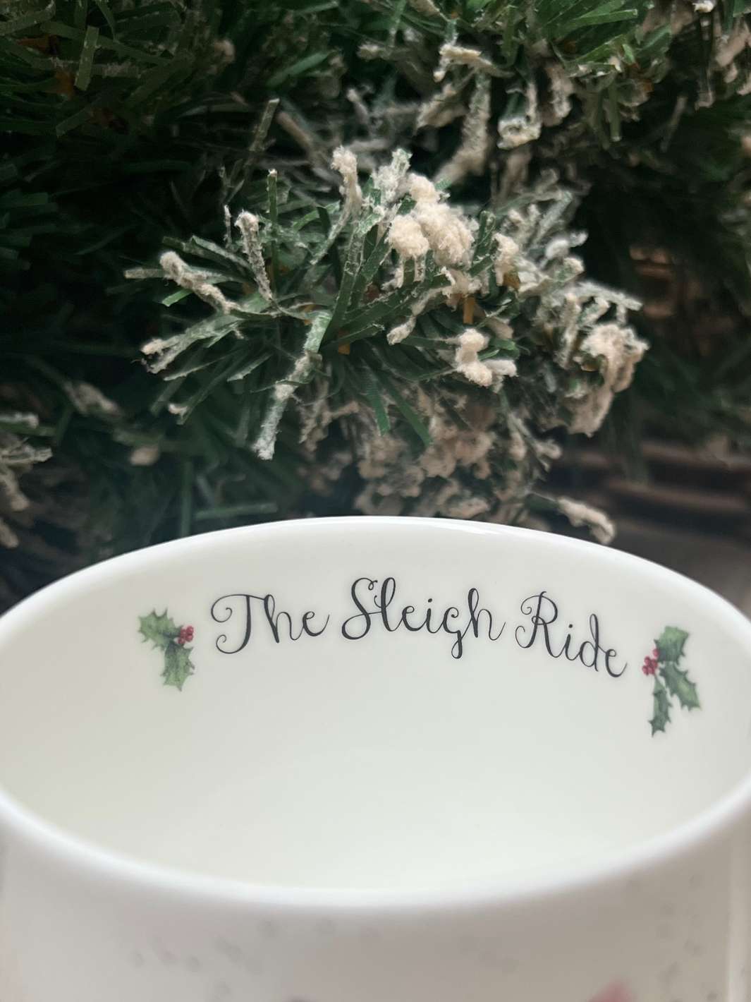 Innenansicht der Fuchstasse mit dem Schlitten von Wrendale Designs