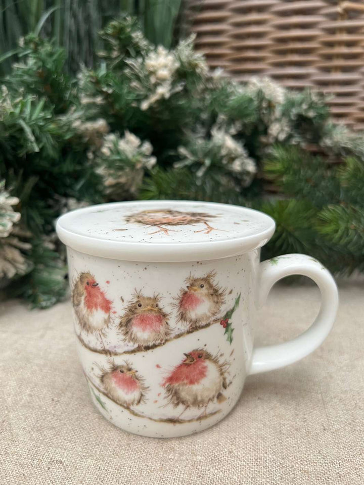 Tasse mit Deckel "Family Christmas" von Wrendale Designs