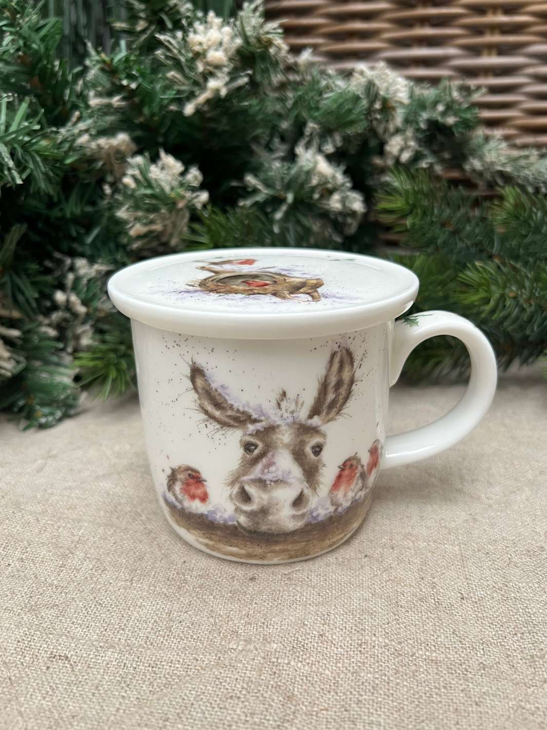 Winter Friends Tasse mit Deckel von Wrendale Designs.