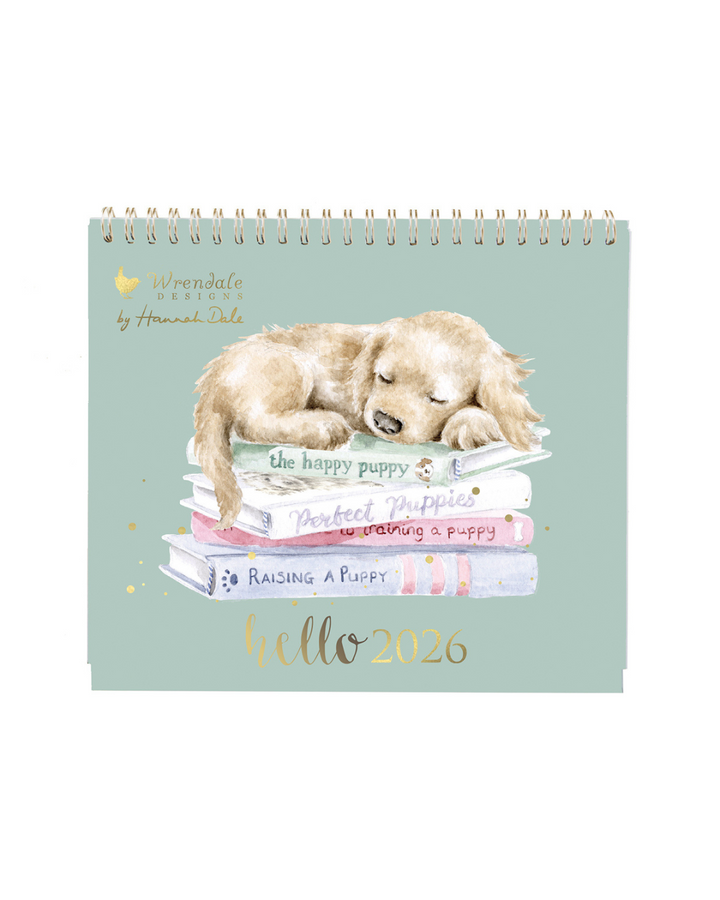 Mintgrüne Vorderseite des Tischkalenders 2026 von Wrendale Designs mit einem süßen Hundewelpen-Motiv von Hannah Dale drauf.