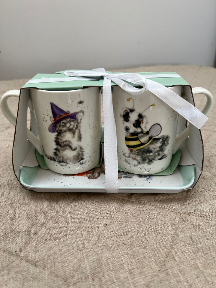 Trick or Treat Tassen mit Tablett in Geschenkverpackung von Wrendale Designs.