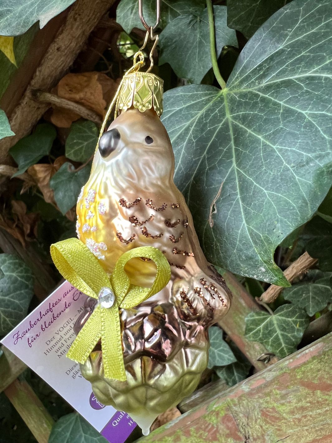 Waldvogel auf Zapfen Anhänger von Inge Glas
