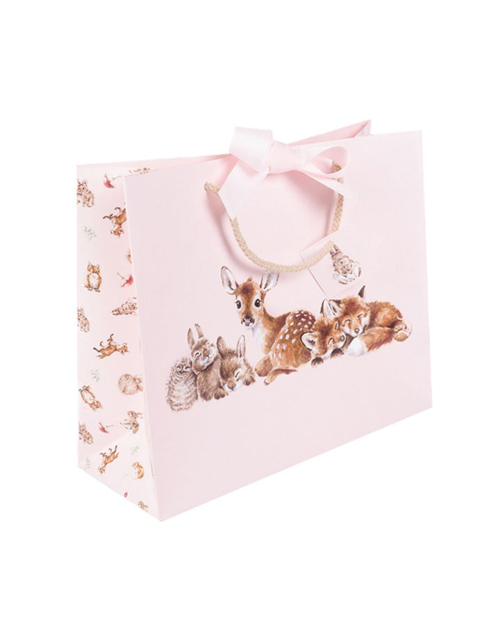 Geschenktasche in der Größe M mit Baby Waldtieren als Motiv von Wrendale Designs.