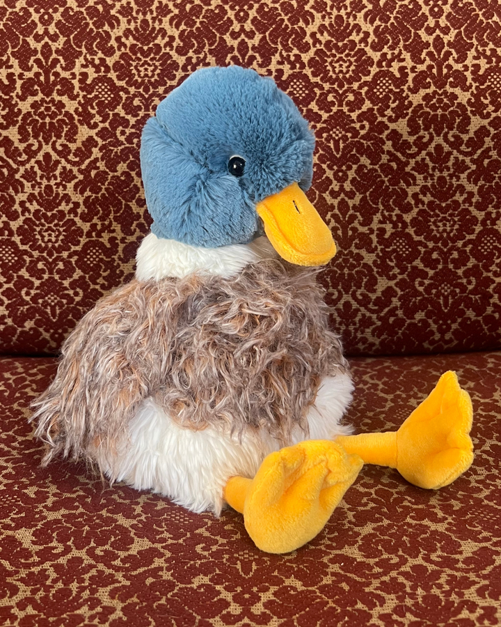 Großes Enten Kuscheltier Webster von Wrendale Designs.
