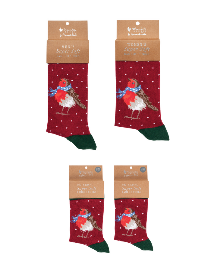 Weihnachtliche Rotkehlchen Familiensocken in rot von Wrendale Designs.