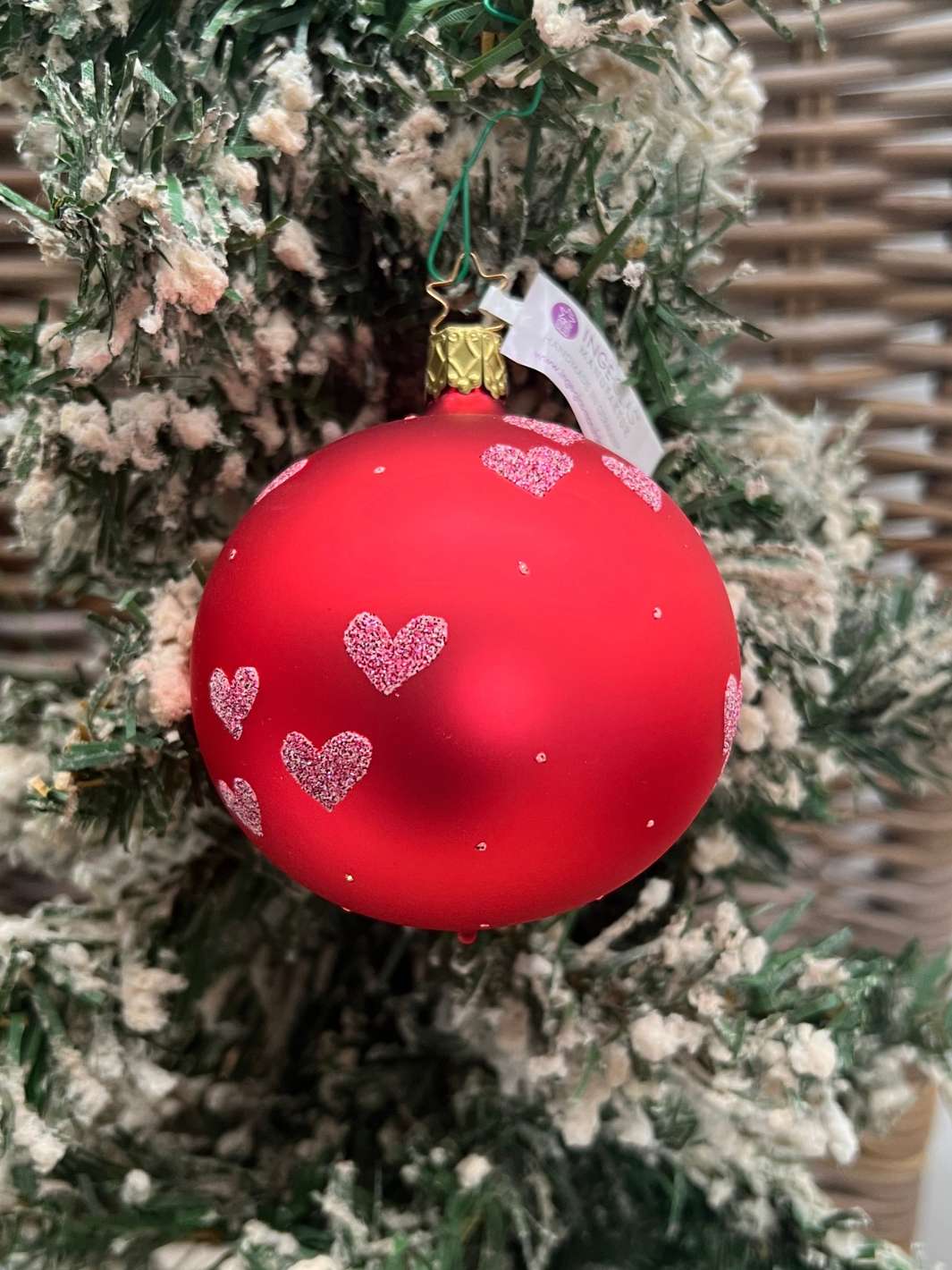 Pinke Weihnachtsbaumkugel mit Herzen von Inge Glas
