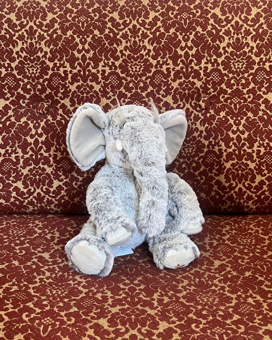 Kleines Elefanten Kuscheltier Winnie von Wrendale Designs.