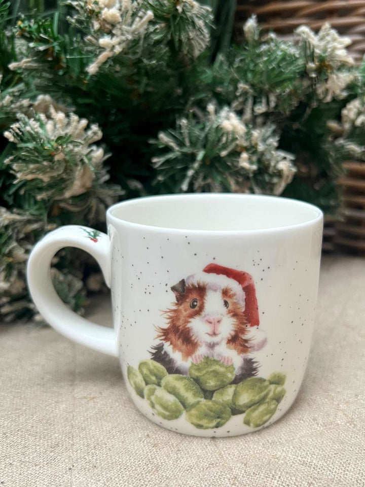 Wrendale Designs Tasse weihnachtliches Meerschweinchen mit Rosenkohl