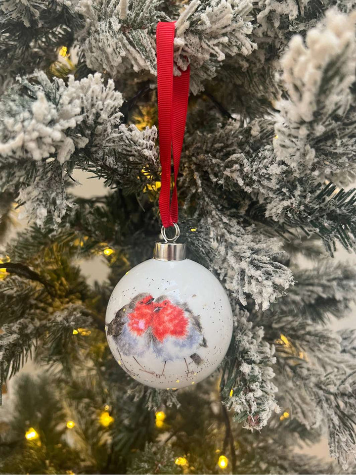 Porzellankugel mit Rotkehlchen für den Weihnachtsbaum von Wrendale Designs