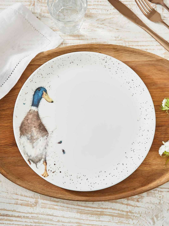 Großer Wrendale Designs Essteller mit laufender Ente drauf.