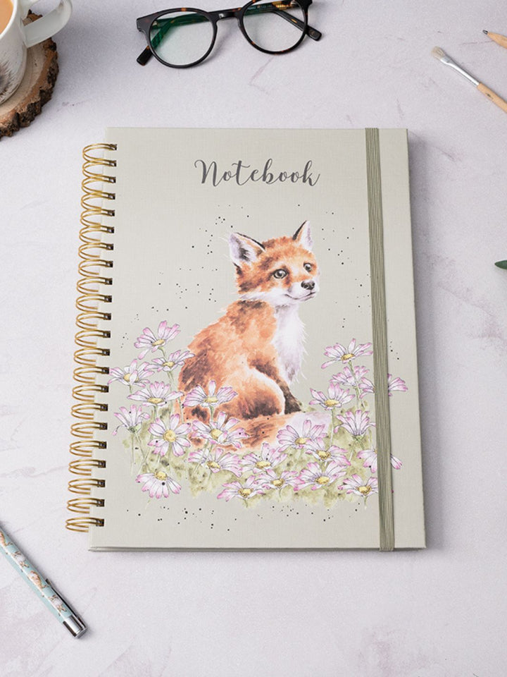 Wrendale Designs Notizbuch in mintgrün und niedlichem Fuchskind drauf.