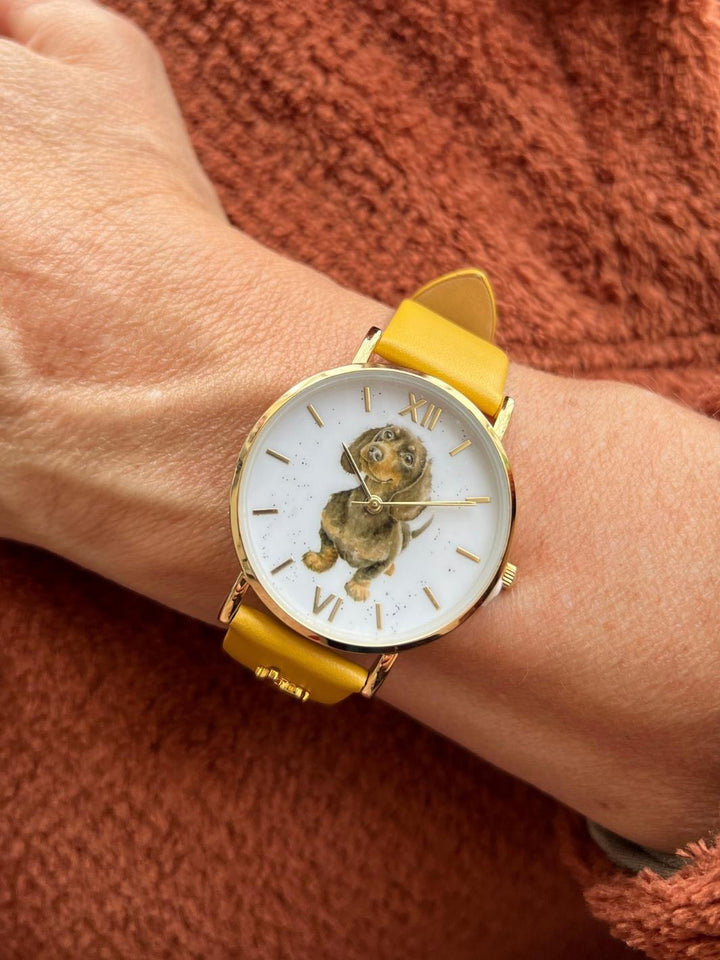 Schöne Dackel Armbanduhr von Wrendale Designs.