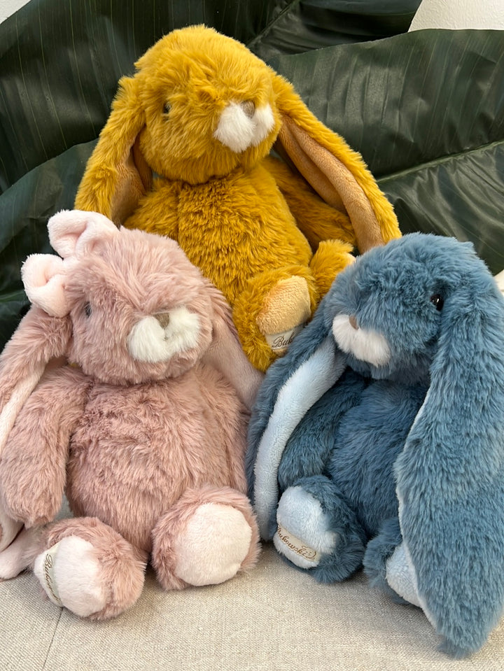 Bunte Hasen Kuscheltiere aus der Kanina Serie von Bukowski Design.