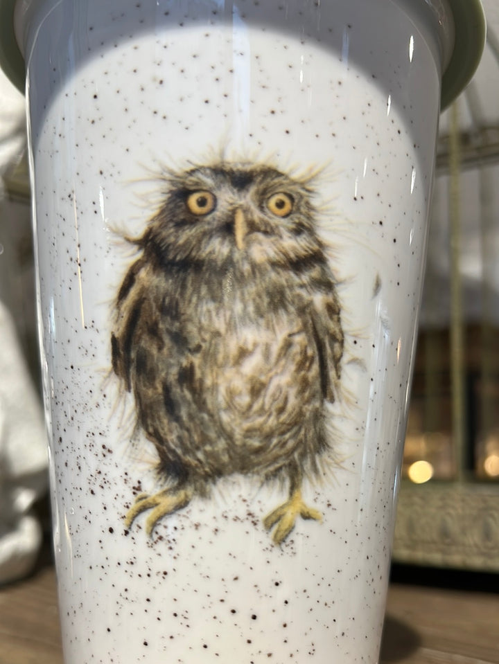 Eulen Motiv "What a hoot" auf einer Travel Mug von Wrendale Designs.
