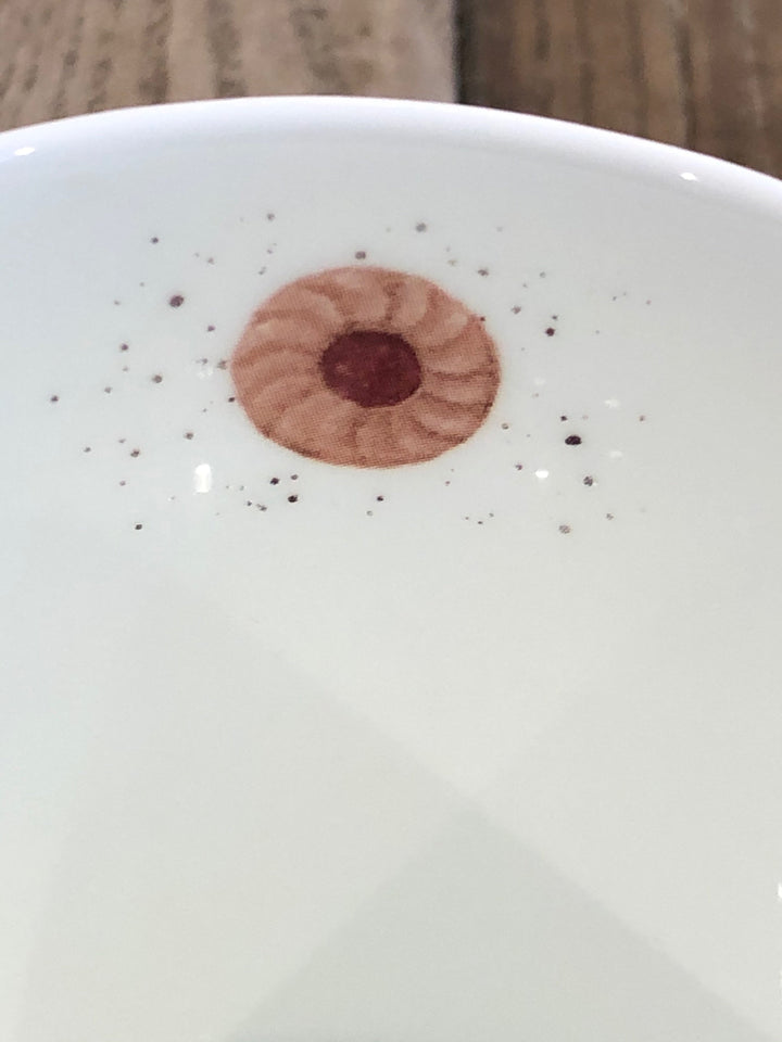 Keks Abbildung im Inneren der Hamster Tasse von Wrendale Designs.