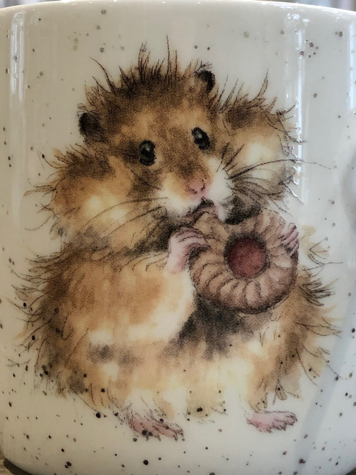 Nahaufnahme des Hamster Motives von der Wrendale Designs Tasse "Diet starts tomorrow".
