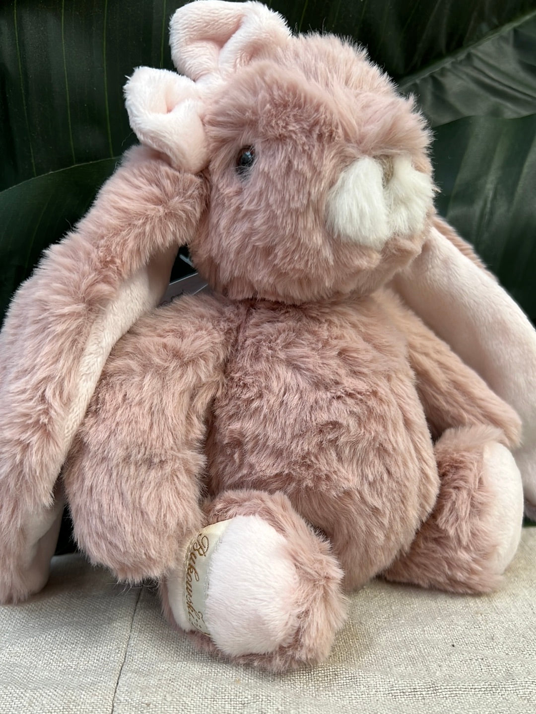 Rosa Hase Kanina von Bukowski Design als Kuscheltier zum Spielen für Kinder.