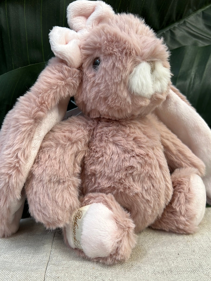 Rosa Hase Kanina von Bukowski Design als Kuscheltier zum Spielen für Kinder.