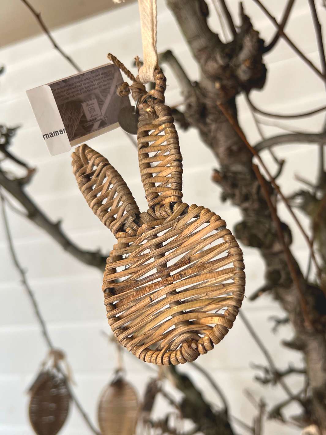 Rustic Rattan Easter Bunny Ornament von Rivièra Maison aus Rattan für Ostern