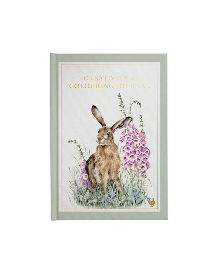 Achtsamkeits- und Geschnktagebuch von Wrendale Designs. Mit Hasenillustration in bunten Blühpflanzen von Hannah Dale. Creativity & Colourung Jouranl steht in goldenen Lettern oben mittig auf dem Journal. 