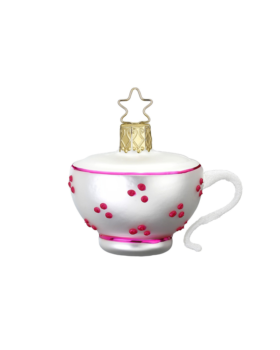 Alice im Wunderland "Kaffeetasse" zum Aufhängen in Deutschland handgefertigt von Inge Glas. Zu sehen ist eine weiße Tasse mit weißem Henkel, roten Punkten und rosa Zierinien am oberen und unteren Tassenrand.
