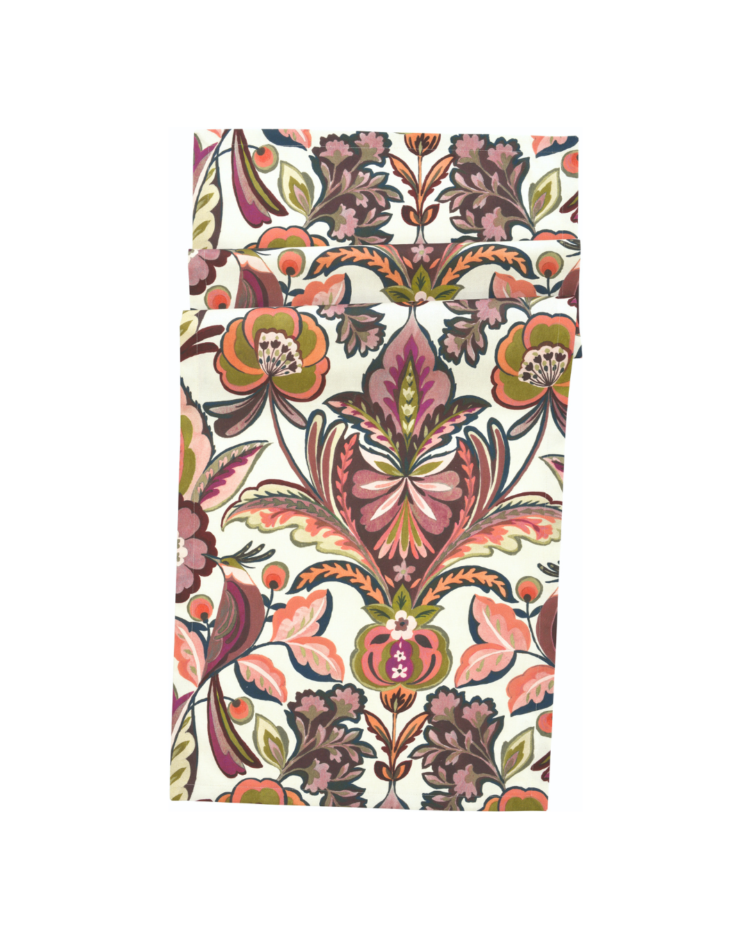 Tischläufer Arabesque von Sander vor weißem Hintergrund. Der Stoff ist mit ornamentalen floralen Mustern in Rot-, Orange- und Grüntönen auf hellem Hintergrund.