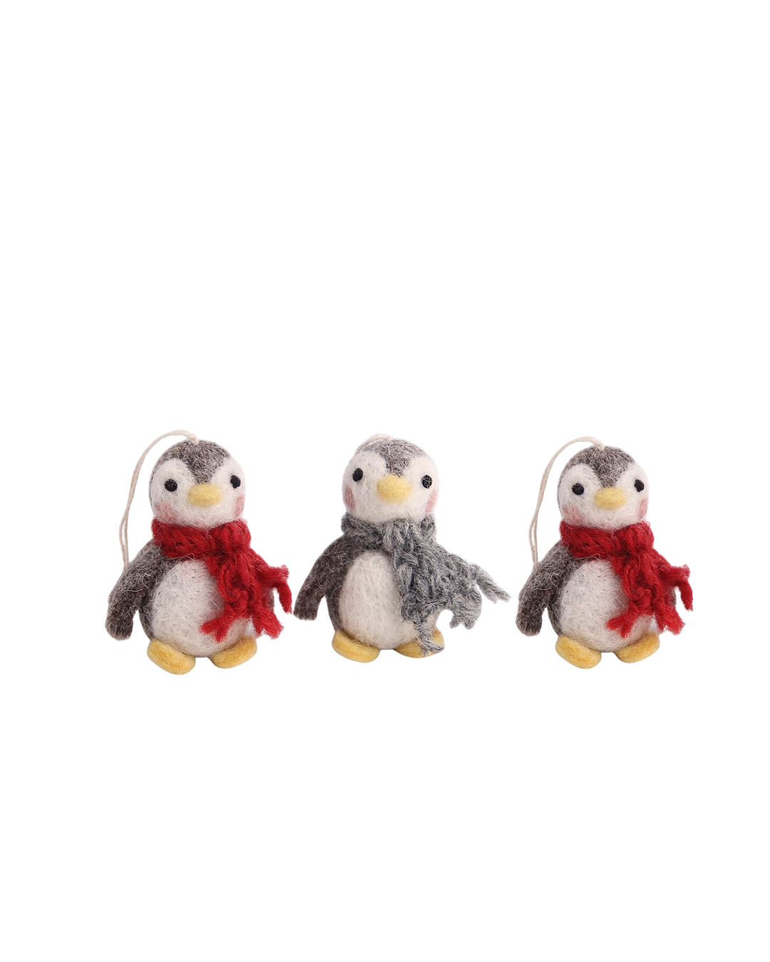 Drei Baby-Pinguine Filzanhänger von Gry & Sif mit Schals