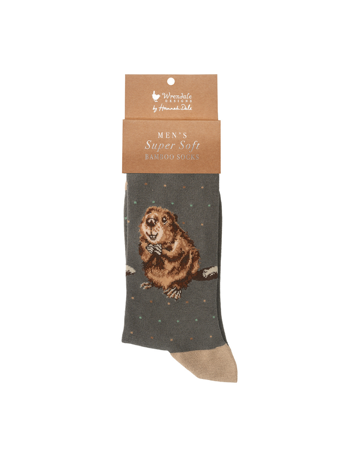 Biber Männersocken „Chester“ von Wrendale Designs mit Verpackung, graue Socken mit Biber-Motiv, freigestellt