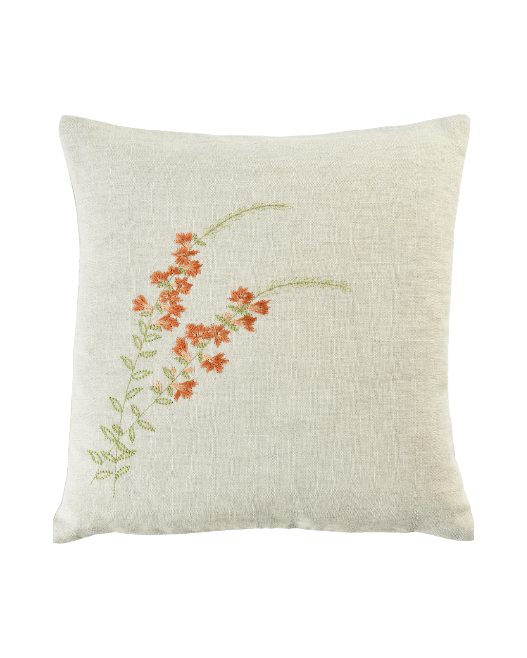 Leinen-Kissenbezug „Sunny Meadow“ von Sander mit korallenfarbener Blumenstickerei auf hellem Naturstoff.