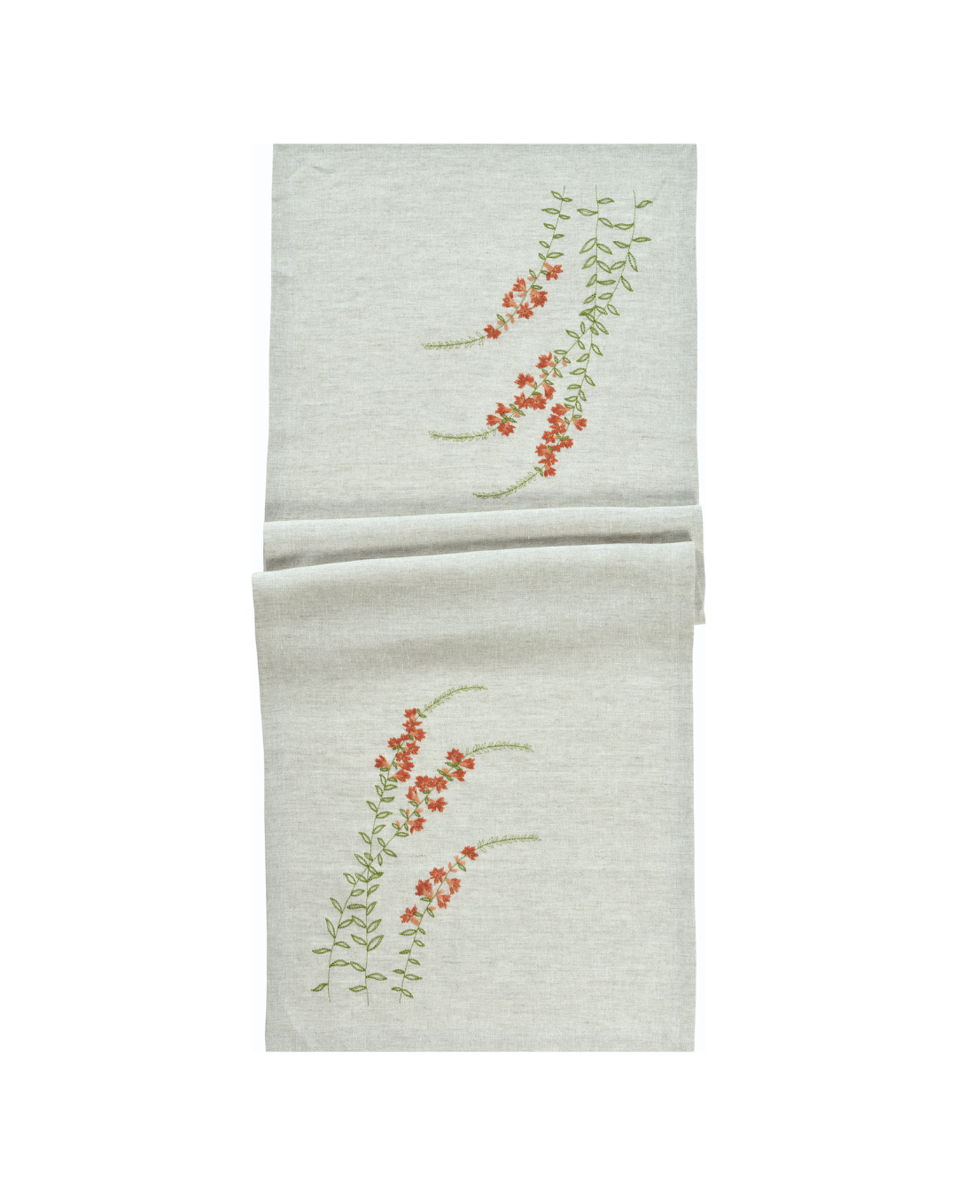 Der Blumen Tischläufer „Sunny Meadow“ von Sander in Koralle zeigt eine feine, gestickte Blumenranke auf hellem Stoff.