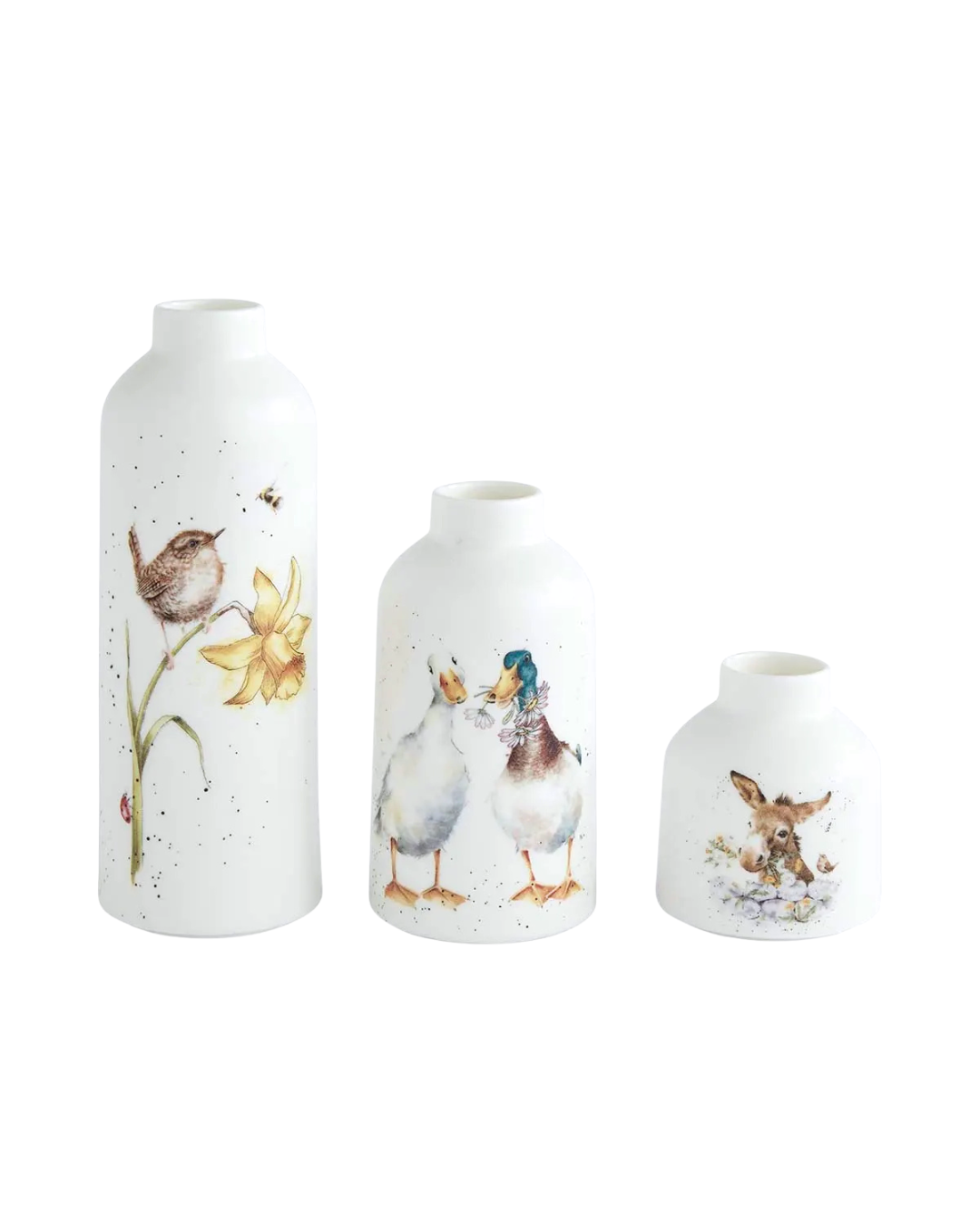 3er Set Blumenvasen von Wrendale Designs. mit Vogel, Enten und Esel Motiv vor weißem Hintergrund.