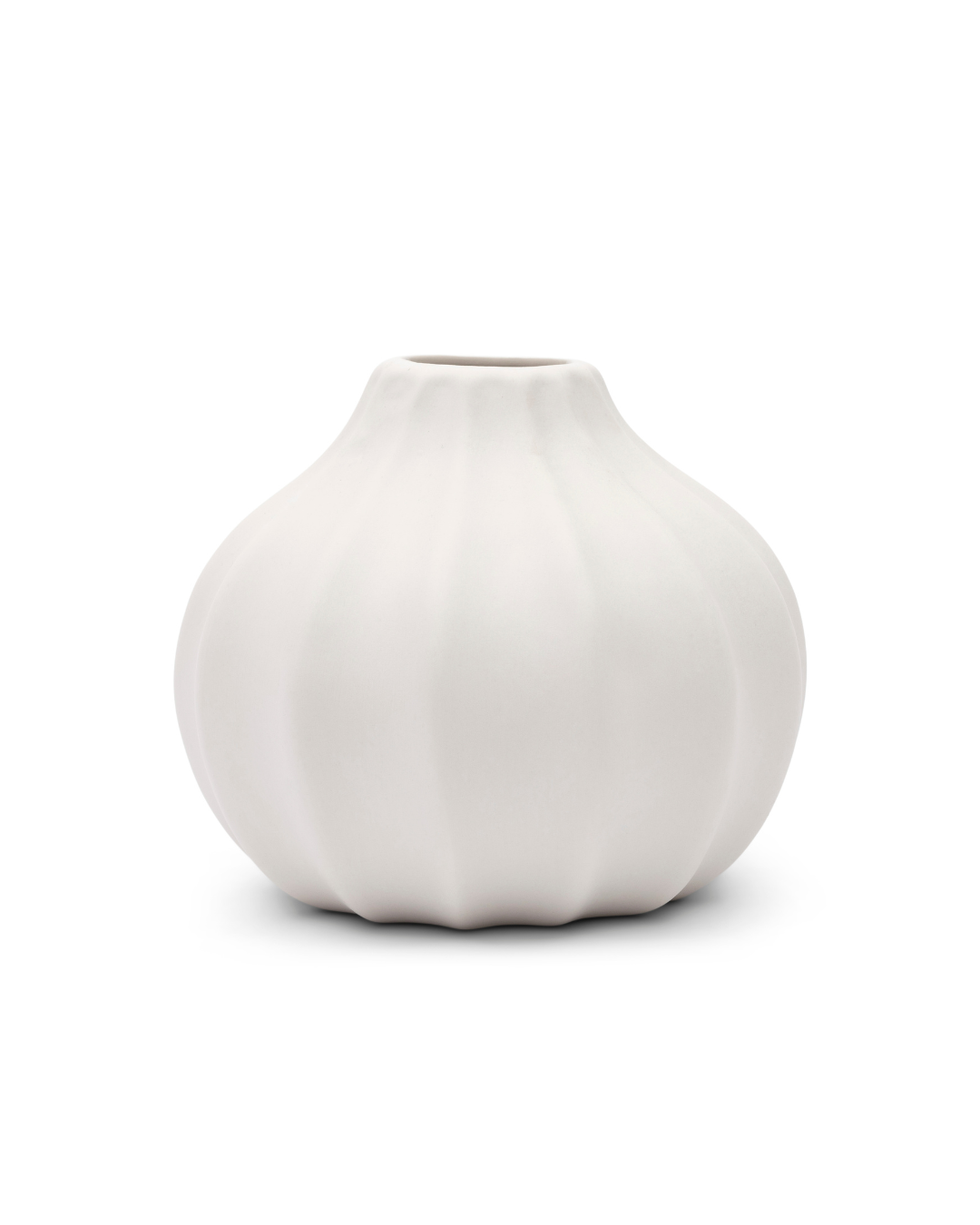 Weiße Botanic Whisper Blumenvase von Rivièra Maison vor weißem Hintergrund.