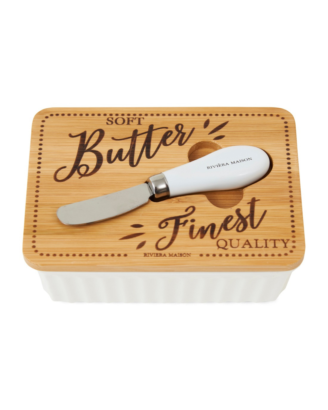Butterdose mit kleinem Messer „Finest Quality Butter Dish“ von Rivièra Maison, freigestellt vor weißem Hintergrund.
