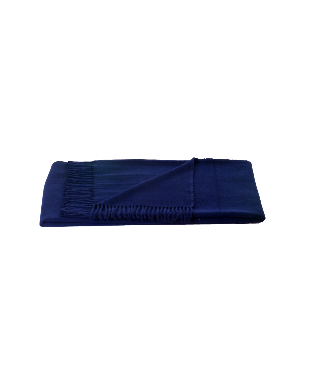 Gefaltete Wolldecke Regent von Steinbeck in Marineblau mit Fransen, Produktfoto freigestellt