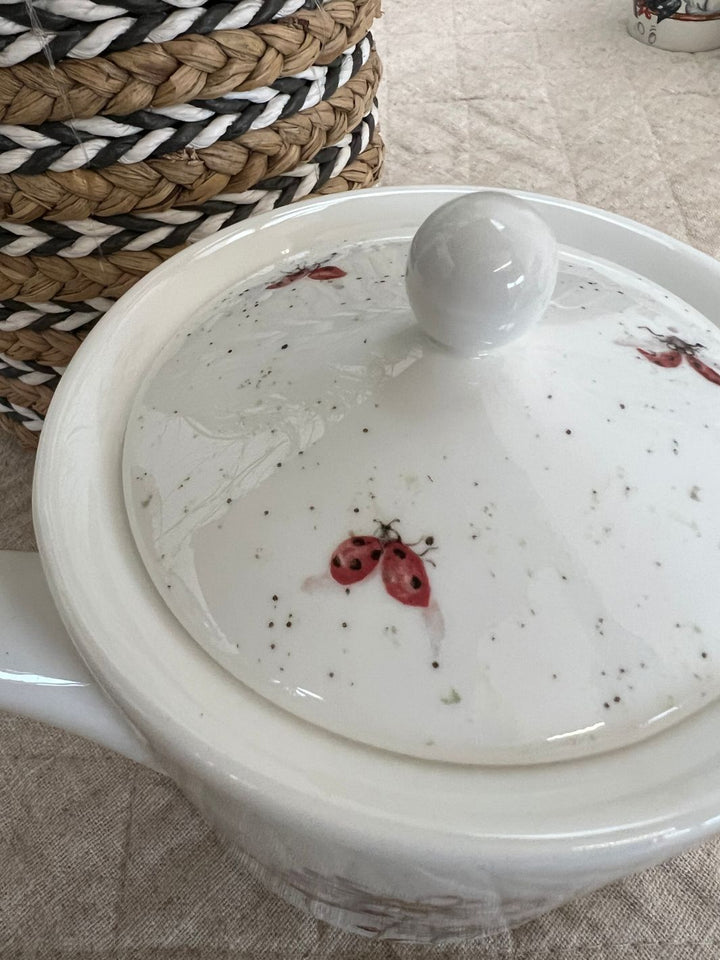 Teekanne Maus mit Gänseblümchen von Wrendale Designs