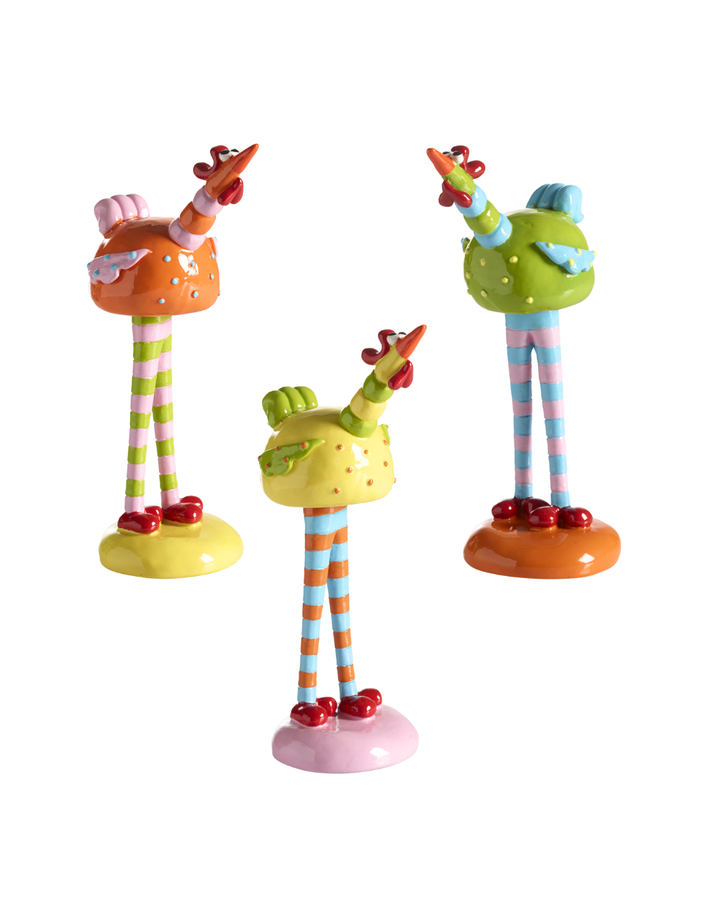 Drei Deko Hühner „Gyllenkrok mit Beinen“ von Nääsgränsgården in Orange, Gelb und Grün mit langen gestreiften Beinen