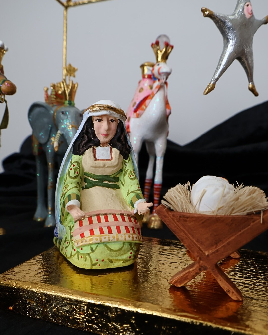 In der Krinkle Krippe dekorierte Maria von Patience Brewster.