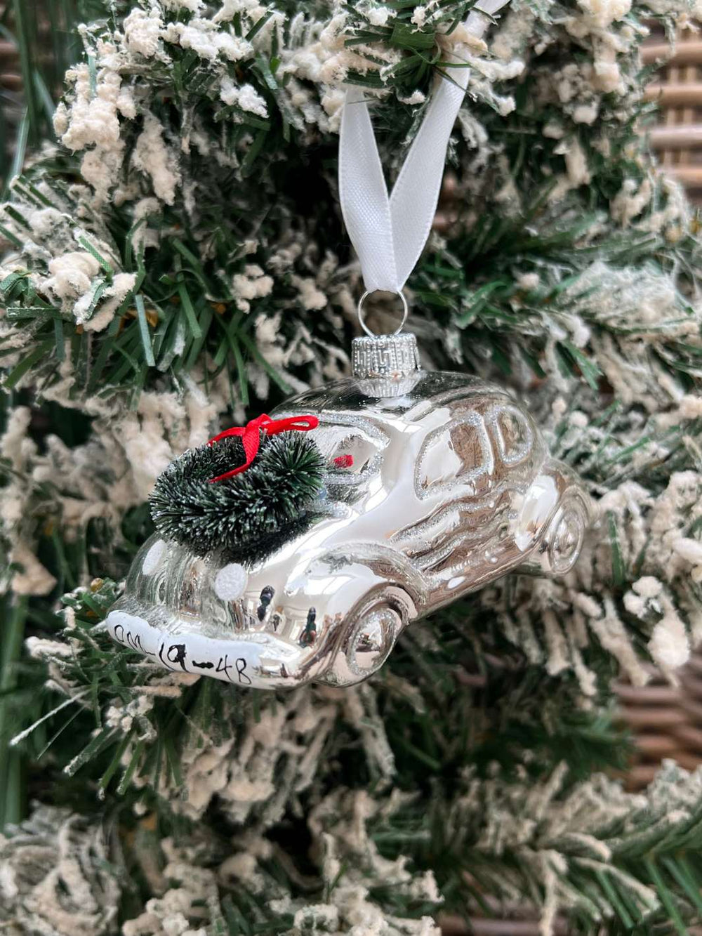 Driving Home Car Ornament von Riviera Maison