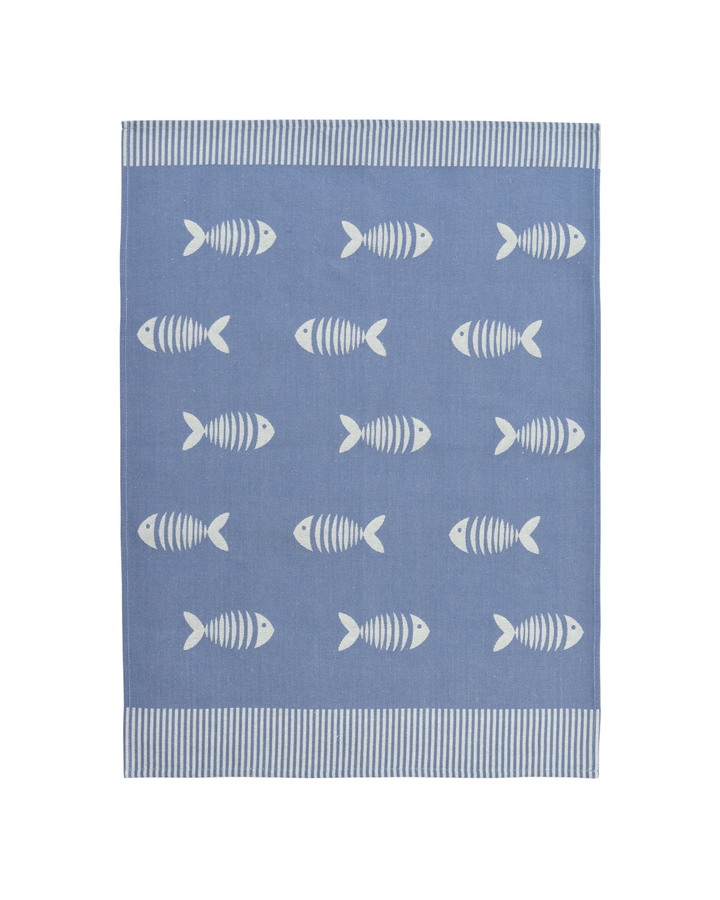Dunkelblaues Fisch-Geschirrtuch „Omega“ von Sander aus Baumwolle mit regelmäßig angeordneten weißen Fischmotiven, freigestellt vor weißem Hintergrund.
