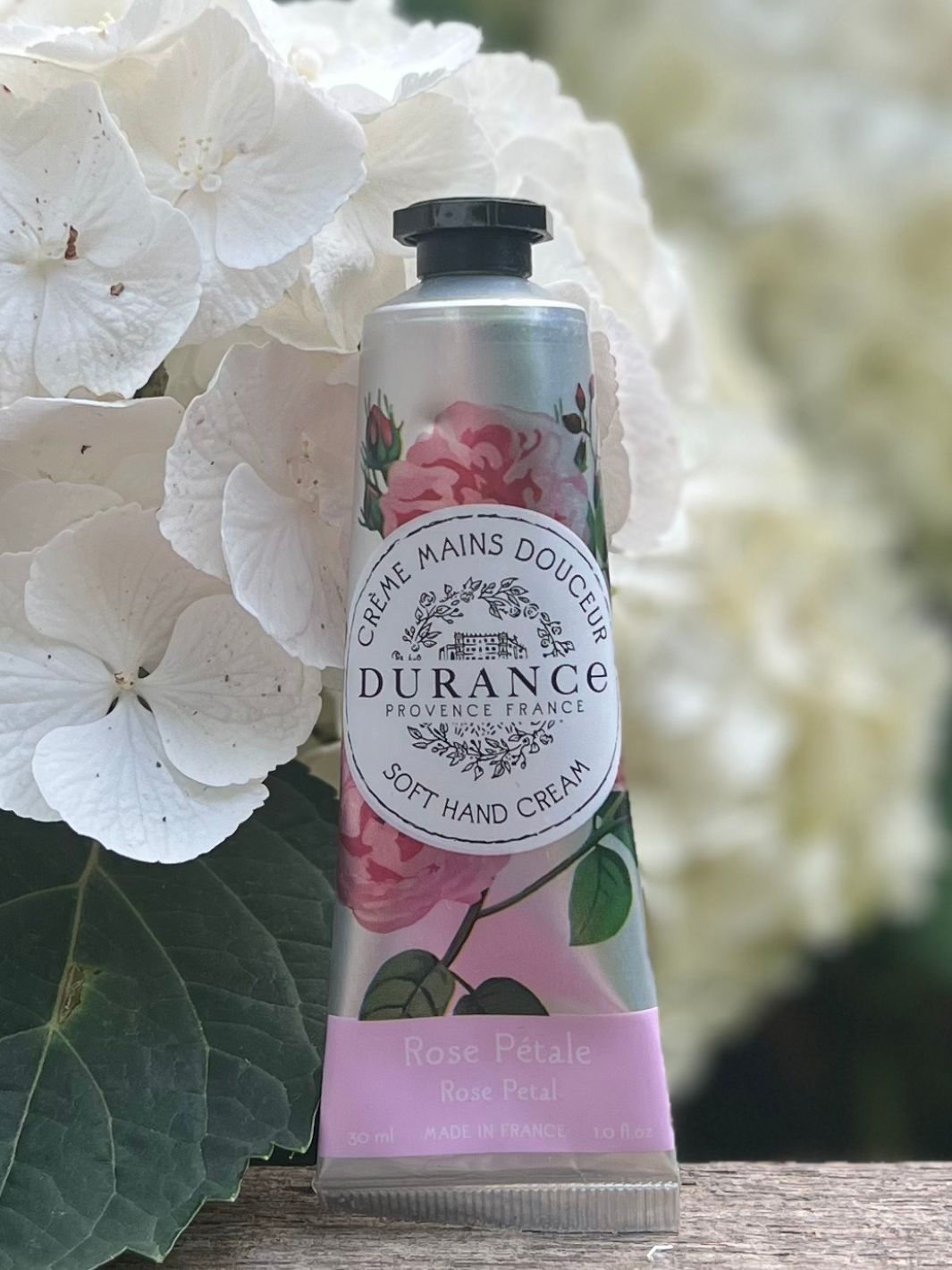 Durance Handcreme mit Rosenblütenblätterduft