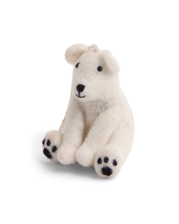 Filzanhänger "sitzender Eisbär" von Gray & Sif aus handgefertigtem weißen Filz.