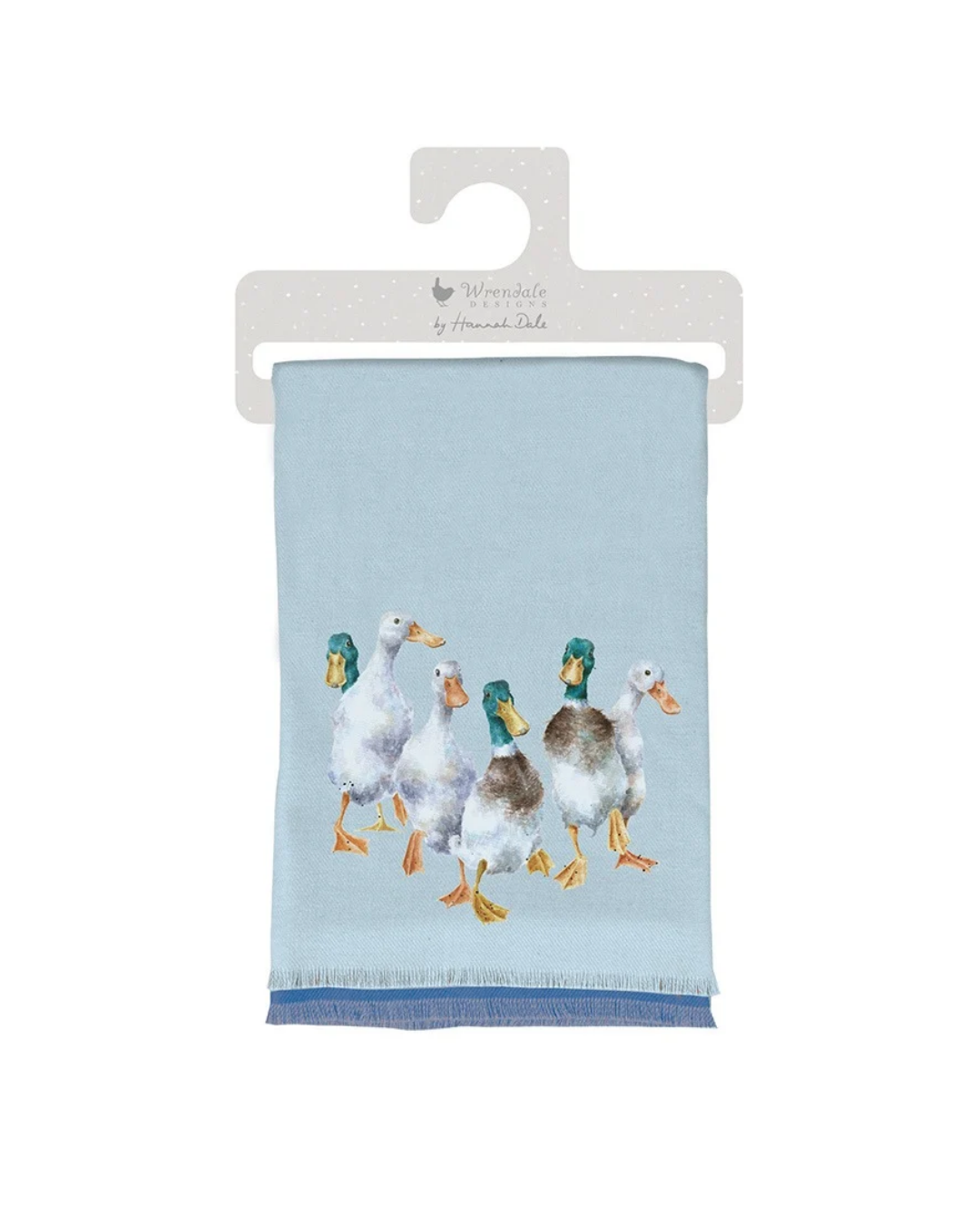 Enten Schal "Quackers" von Wrendale Designs vor weißen Hintergrund. Zu sehen ist ein Schal mit 6 weißen und grünen Enten. Der Schal selbst ist hellblau.