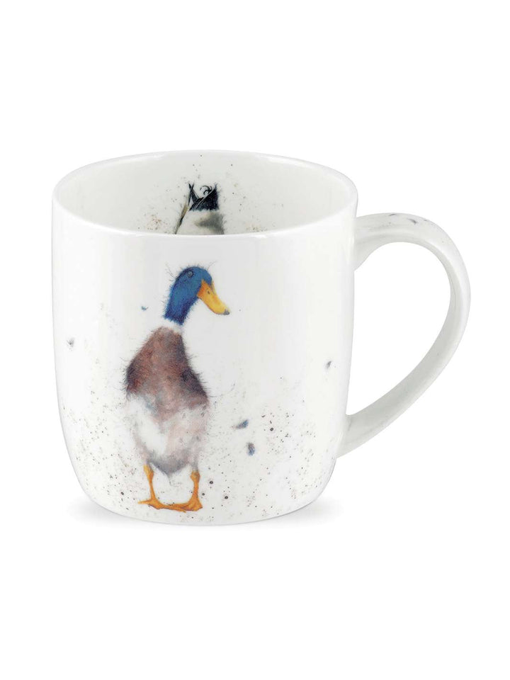 Niedlich stehende Enten auf einer Tasse von Wrendale Designs.