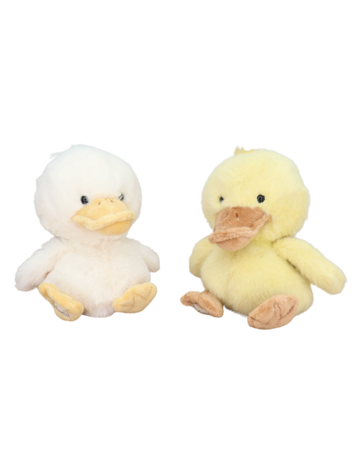 Zwei Entenküken Kuscheltiere (weiß und gelb) von Bukowski sitzen nebeneinander auf weißem Hintergrund.