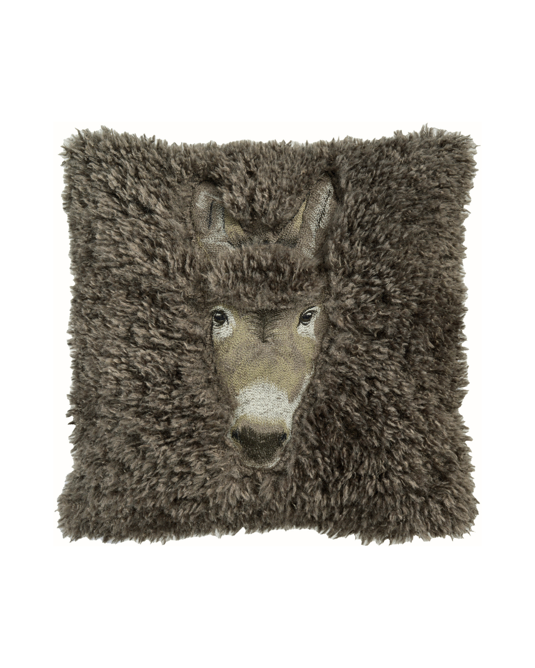 Das Dekokissen „Burro“ von Sander ist ein flauschiger brauner Kissenbezug mit detailreicher Esel Stickerei in der Mitte vor weißem Hintergrund.