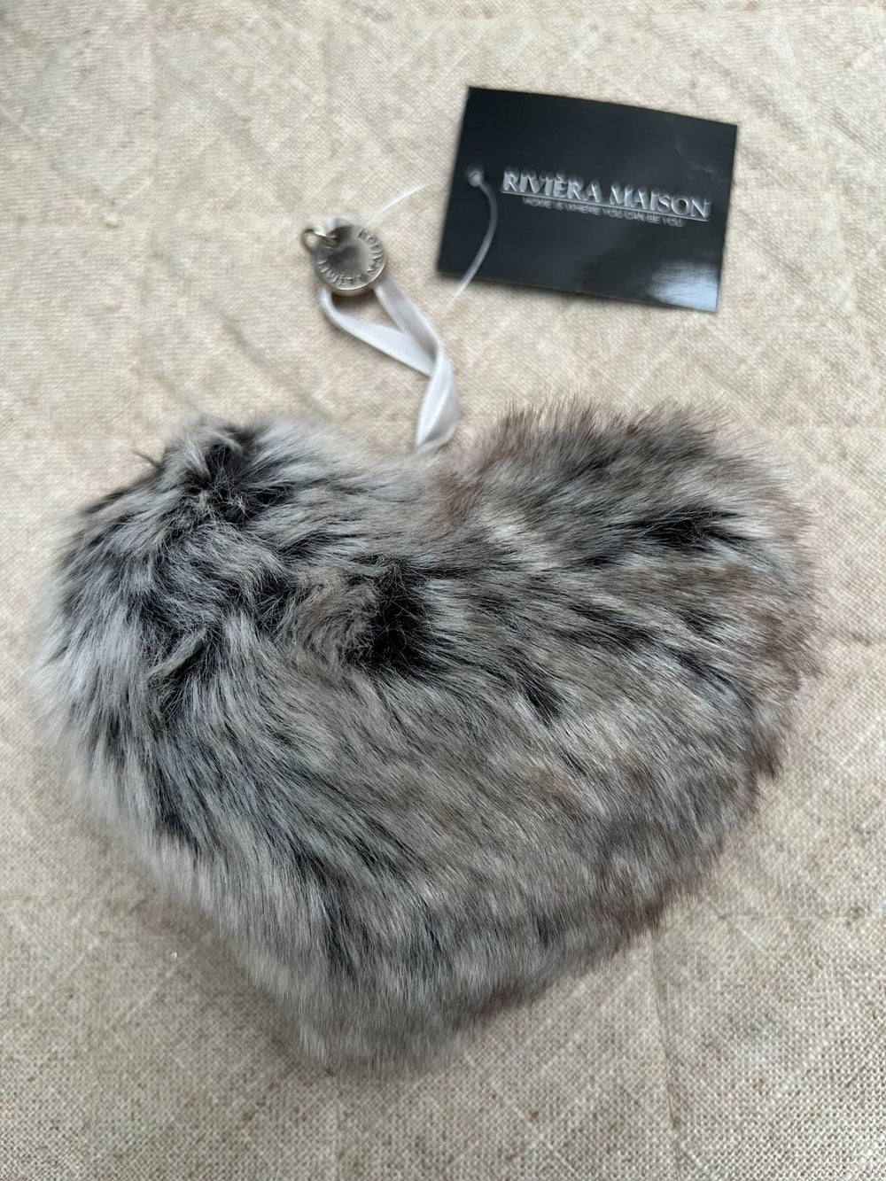 Fabulous Faux Fur Heart von Riviera Maison