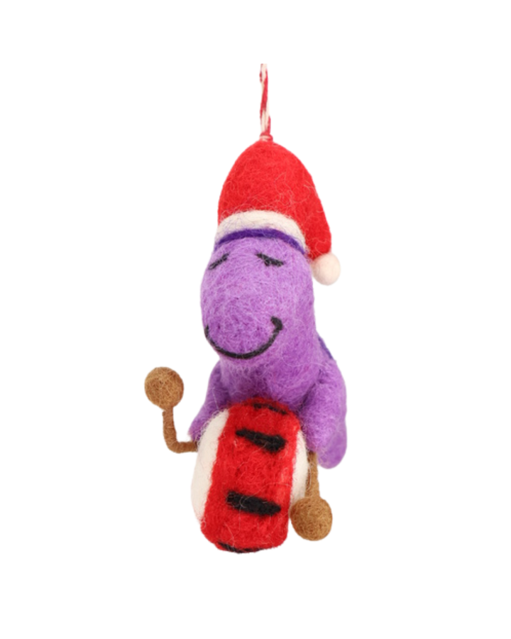 Weihnachts-Dino mit Trommel Filzanhänger von Grace & Gloria